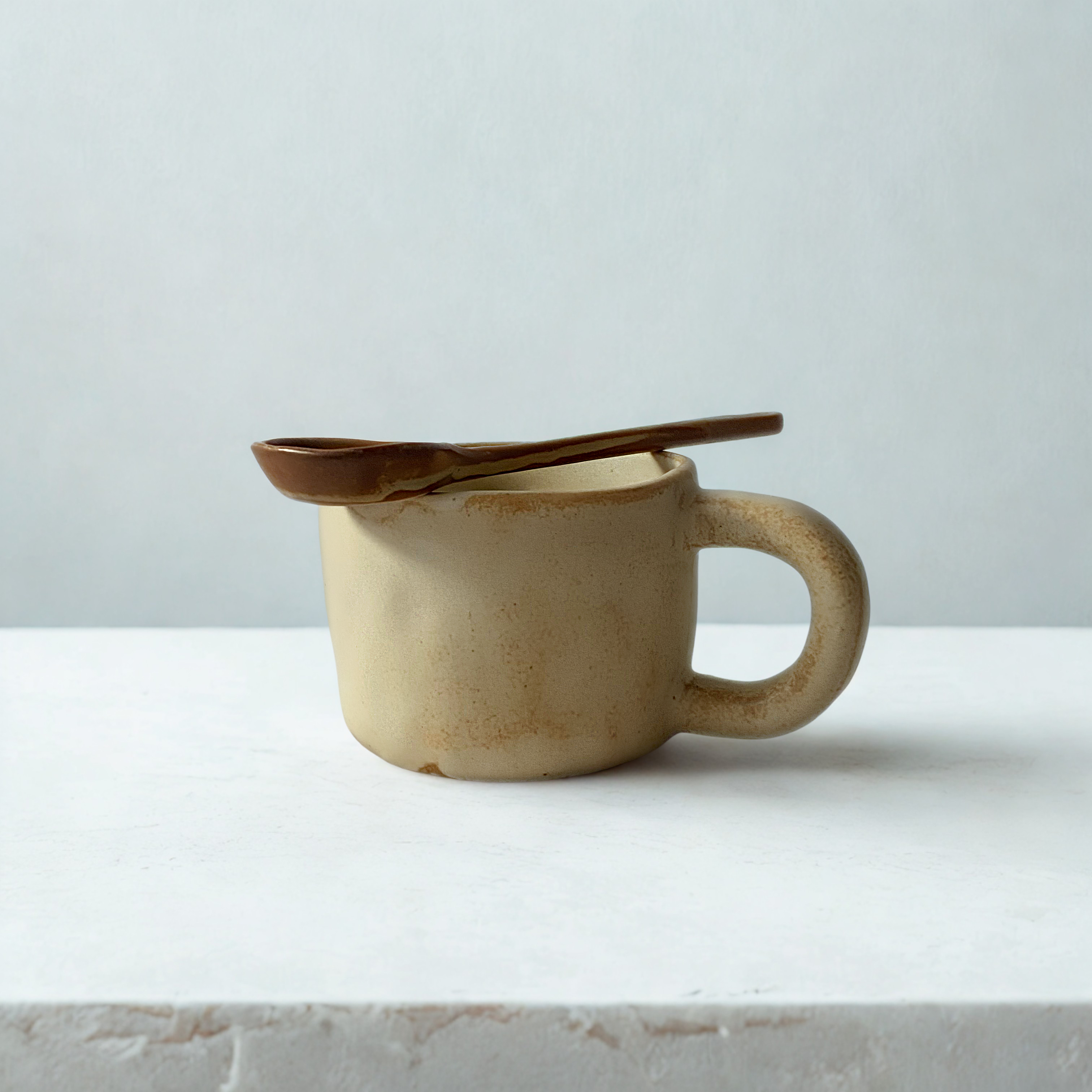 MUG AVEC CUILLERE | IVOIRE MAT Maison Fadëma